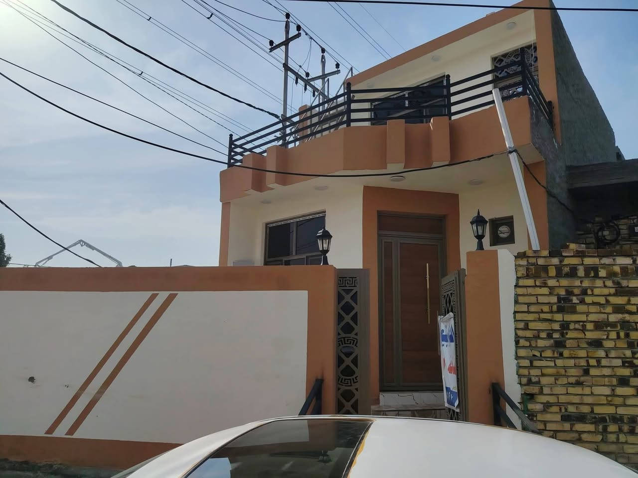 بيت البيع مساحة ميه متر طابقين غرفتين نوم وصاله وهول ومطبخ وصحيات داخلية سند ٢٥ طابو زراعي شارع تبليط البيت ركن على شارعين مقابيل دواجن حي الرحمن ***********
