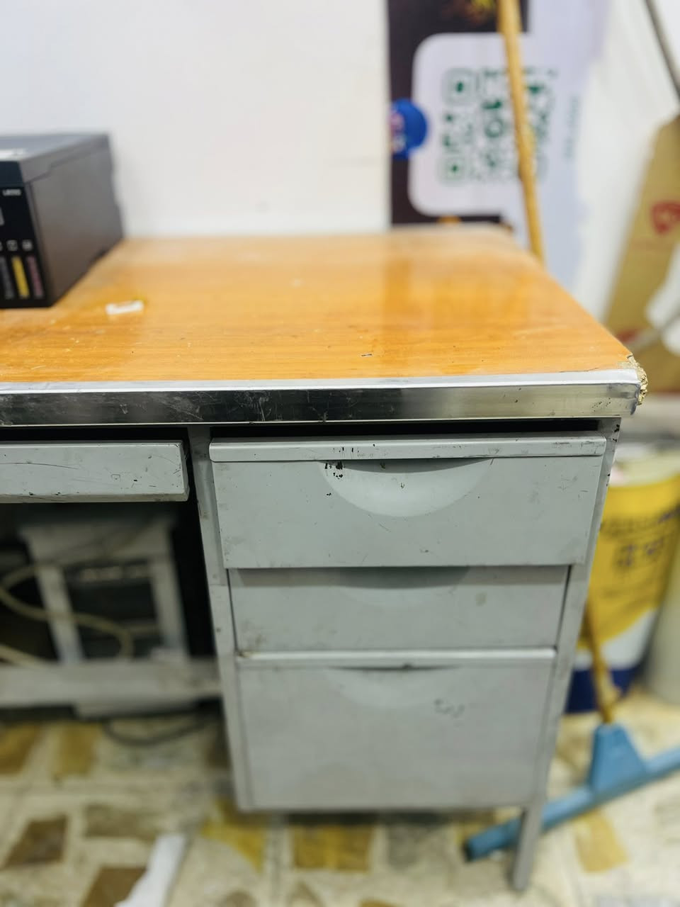 ميز مكتب عدد 2 حديد الثقيل نوعية ممتازة وبحالة جيدة كلش للبيع سعرهن ب100 اثنينهن متواجد ع خاص او الاتصال *********** العنوان يم فلكة الخنساء
