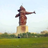 محتاج شغل العنده لايقصر اشتغل اي شي