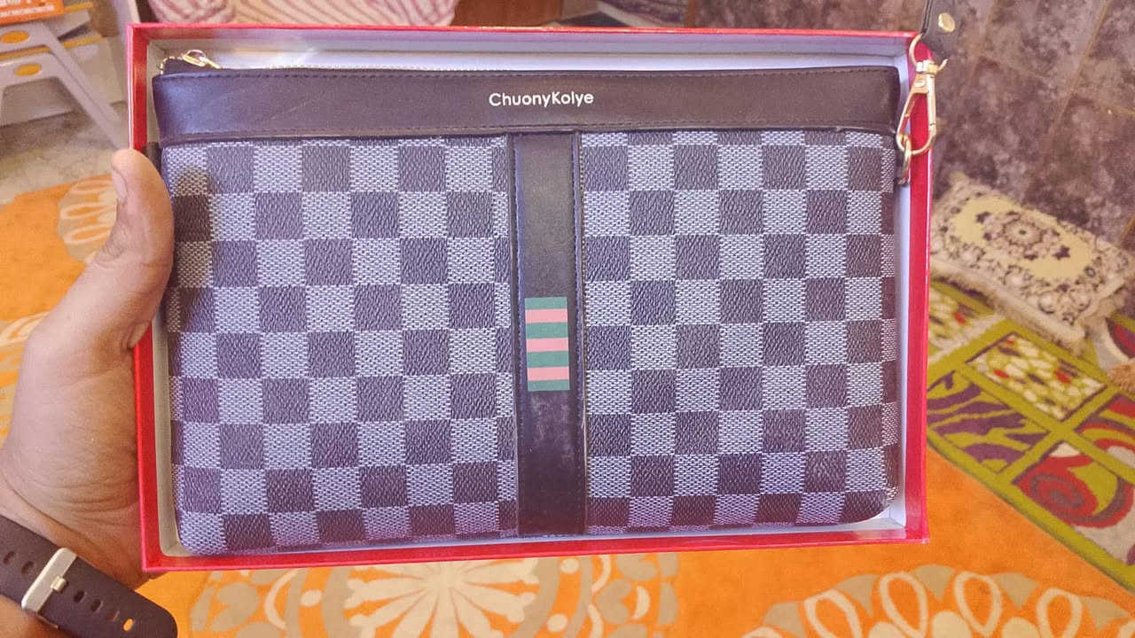 سلام عليكم متوفره جنط يد وجنط كتف ومحافض رجاليه جلد طبيعي كوالتي عالي فول الفول وماركات معروفه واصليه وكله جديد غير مستعل وكميات كبيره خير من الله تجي وتشوف بعينك إذا مو اصلي ونضيف وجديد مرجوع وكلمن وسعره على الخاص وأسعار مناسبه جدا بغداد ***********
