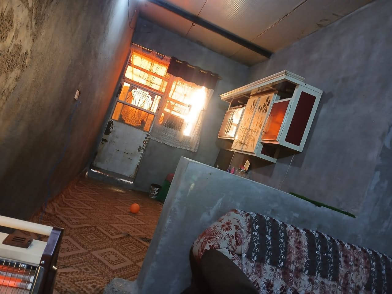 سلام عليكم بيت لبيع منطقه كلغوليه يم جسر دياله جديدد يم جامه الامام علي قريب عله شارع مساحته 200 بيت خير من الله وستفسار عله هذه رقم***********
