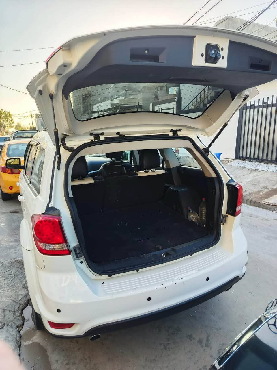 سيارت دوج جورني موديل 2012
سياره فول مواصفات 
بصمه تحكمات استيرن جهتين
ماسيه 192000
ضرر السياره نص جاملع + نص باب جهت السايق او كم رصعه 
مكينه 6 سندر 3600
تدفئه وتبريد فول جاهزه حجي كهربائيات كله شغاله سياره دبل طاك جهت السايق فقط
جوين داخل محرك طاك 
مكينه مبدل حاويه بلادي شرط 
سعر السياره 105 
رقم هاتف  ***********
مكان السياره كركوك حي الواسطي كركوك, العراق
