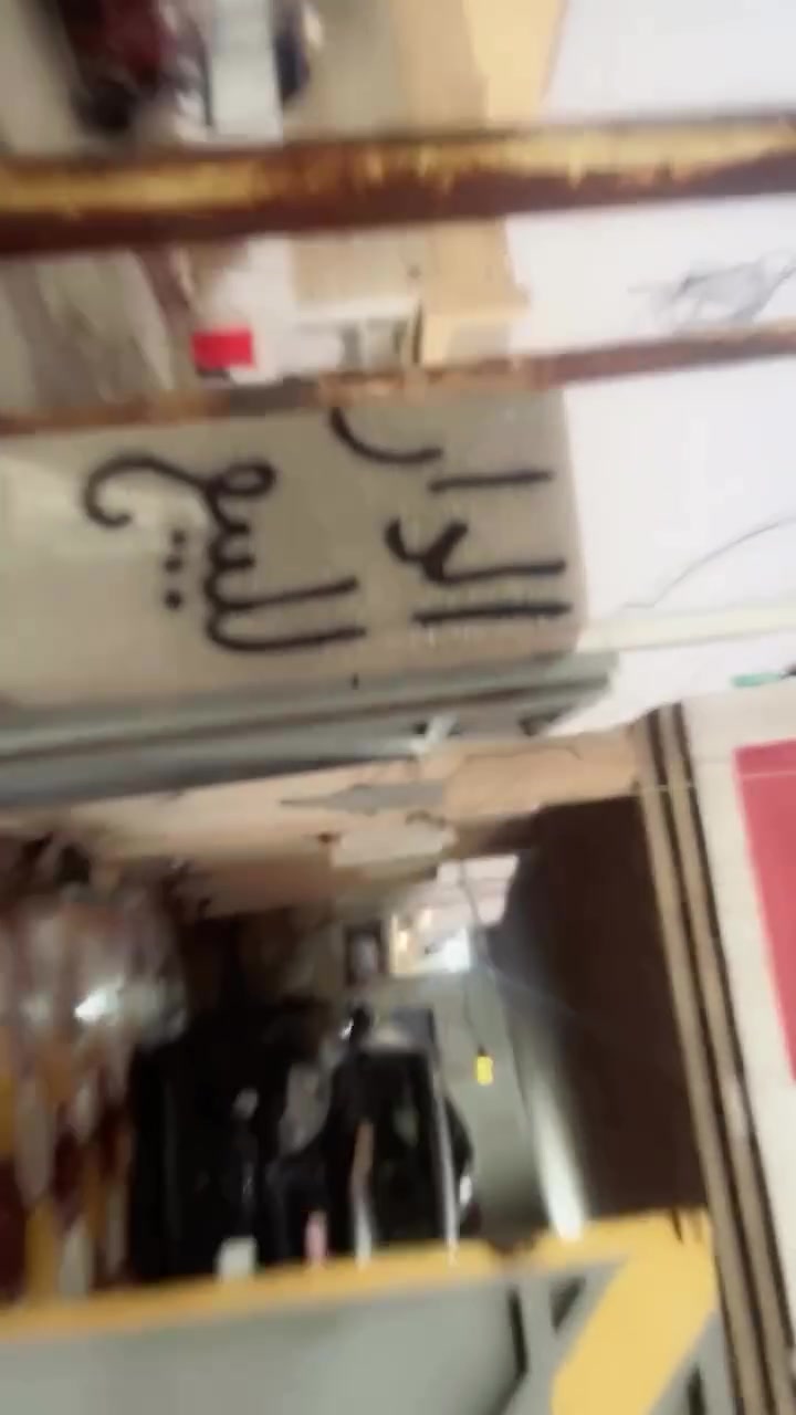 بيت لبيع في سلمان باك المدائن قريب من المرقد سلمان باك مساحه 250   مربع  عل الشارع  باب وداخل الفرع  باب يتكون كراج  كبيره ياخذ سياتين  واكثر وحديقه  استقبال كبيره 2 غرفتين كبار  مع صاله هول  كبيره حمام داخلي وحمام خارجي ترك كبير عل طول البيت ومنور داخلي   بيتونه  سقف ثانوي سطح مسلح ستاره عل مدار البيت البيت كله من الداخل مصبوغ جديد ومرتب زراعي بي مكاتبه سعر 88  لتواصل عل ***********
