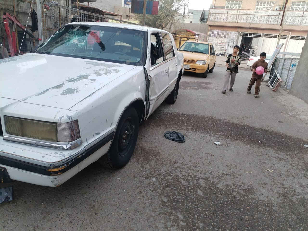 السلام عليكم دوج كرايسلر ١٩٩١ سياره شوفه العين بدي كدامك بيه بس هاي الضربه كهربايات نضيفه غرفه نضيفه صدر خلفي امامي نضيف كير نضيف قبل شهر شاده مكينه كايمه تحويل ثاني يوم العنوان بغداد مدينه الصدر السعر ١٥ $للعلم رقم مشروع وطني وين مترييد حول السياره او هاي كل التفاصيل رقم الهاتف ***********
