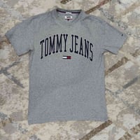 Tommy Hilfiger • أصلي • مقاس M