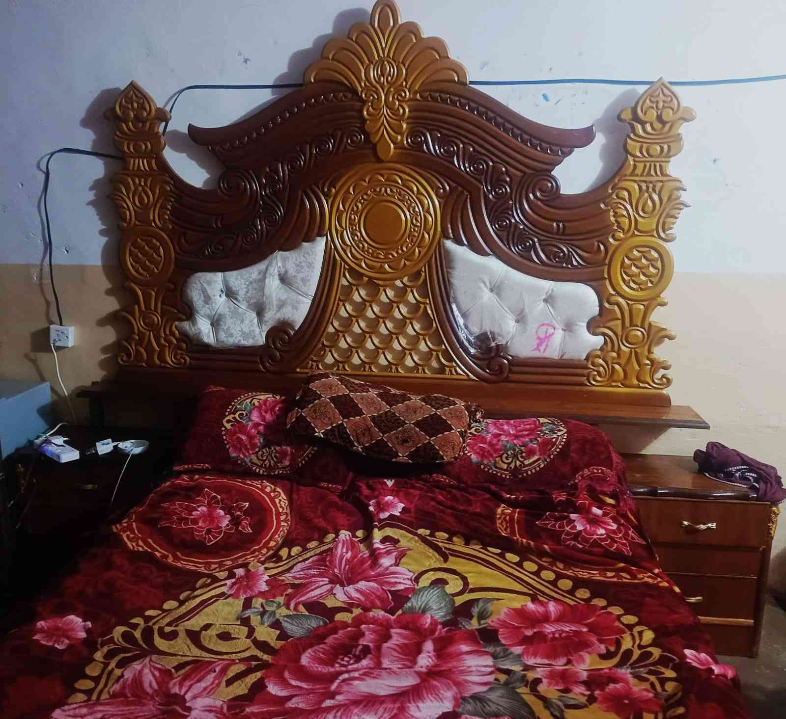 غرفه للبيع حطاطه بعدها جديده متوازين ع بيعتها يريدونها بمليونين وربع وهذا رقم صاحبها اني مكلف بالنشر ***********
