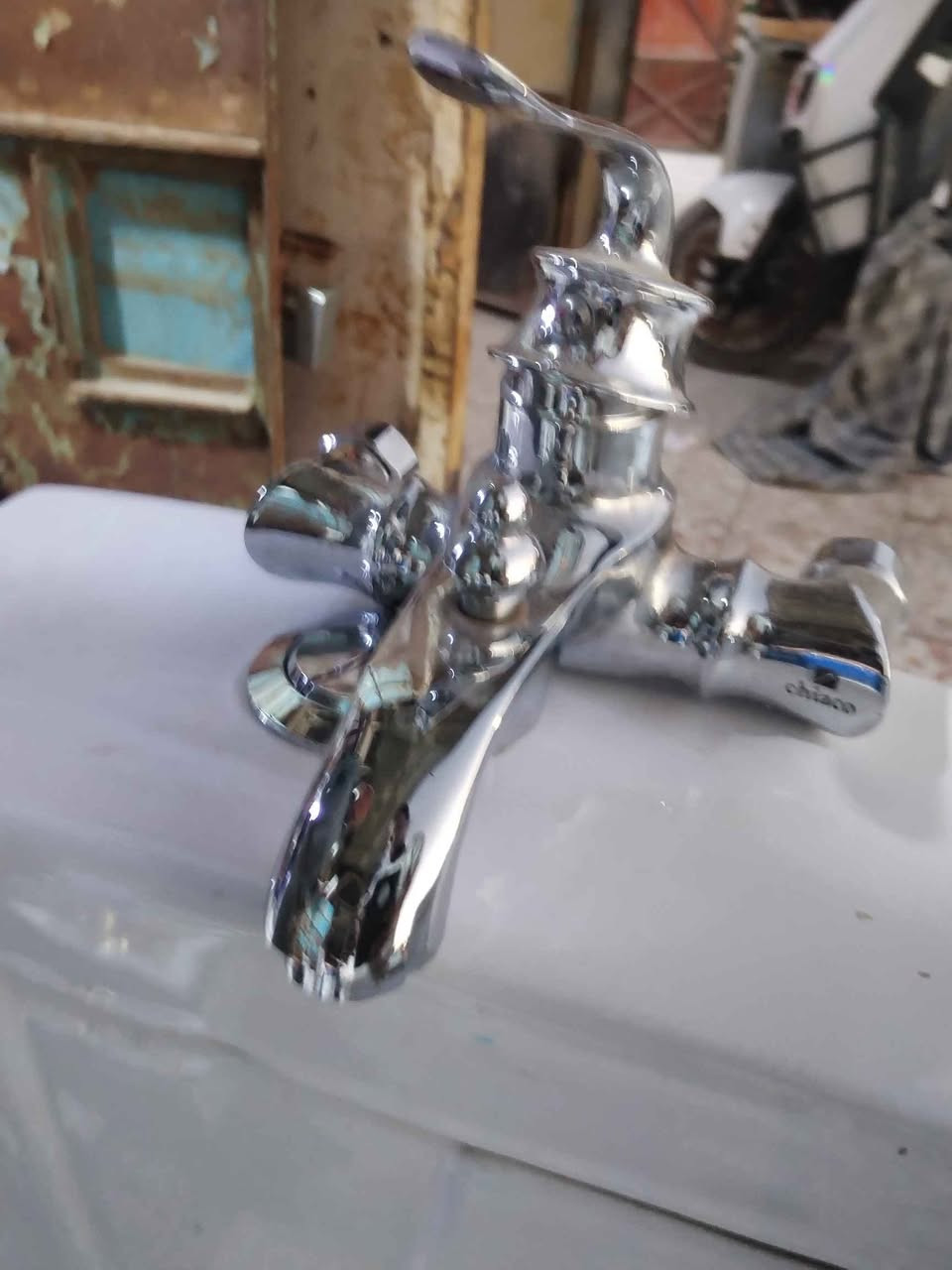 سلام عليكم خلاطات براص نحاس دوش و شطافا عدد 12 السعر الواحد 30 الف بيع شلع  وياهن غربيات العالي غواص قطعه واحده بيهن تغريبن 3 سعر الواحد 60 الف واكو مغاسل كنتوريه جدد بيهن هم 3 سعر الواحدة 30 مكاني البصرة القديمه *********** وأنه بخدمتكم البصرة, العراق
