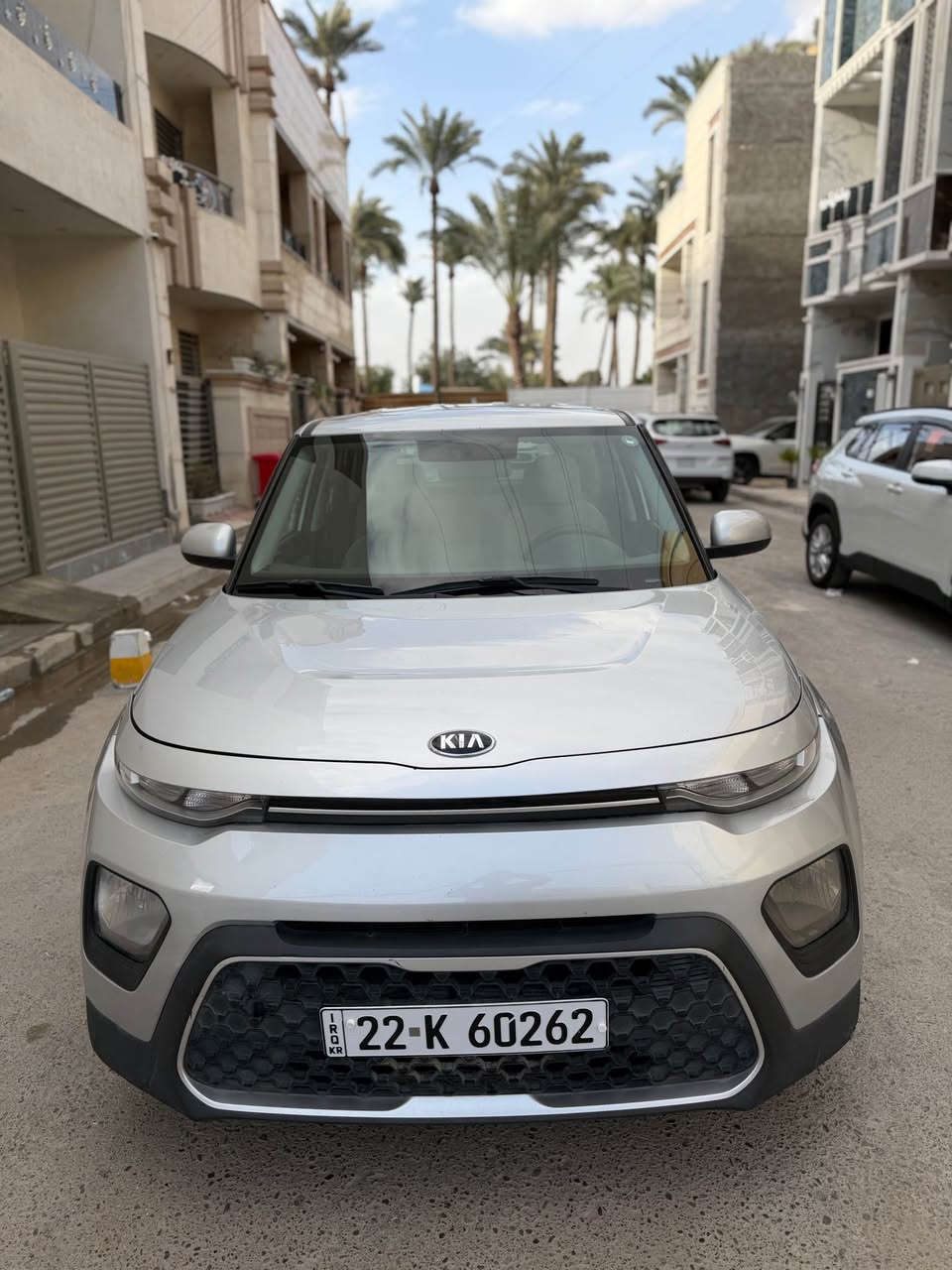 السلام عليكم 
كيا سول 2020
 رقم اربيل لدولي الجديد 
باسمي تحويل مباشر  
لون سلفر  
 ماشيه 53 mi 
جديده وجاهزه من النواقص 
كير محرك تبريد صدر كهربائيات كلها مكفوله وجاهزززه 

مواصفاتها :- 

شاشه كبيره 
محرك 2000 دوش 
دخل لونين ابيض واسود 
شاشه اعطال صغيره 
تحكم ستيرن 4 جهات
مانع انزلاق ومانع انحدار 
ثلاثه انظمه قياده (sport.  comfort. normal)

وباقي المواصفات الاعتياديه المعروفه 

الحادث:- 
السياره بيها طخطخات بسيطه كلش صاير بيها تقريبا 4 قطع صبغ
 السونار موجود 
وصور الحادث موجودات 

السعر 127 وبيها مجال بسيط 

للاستفسار :- مكان السياره بغداد الصليخ *********** بغداد, العراق
