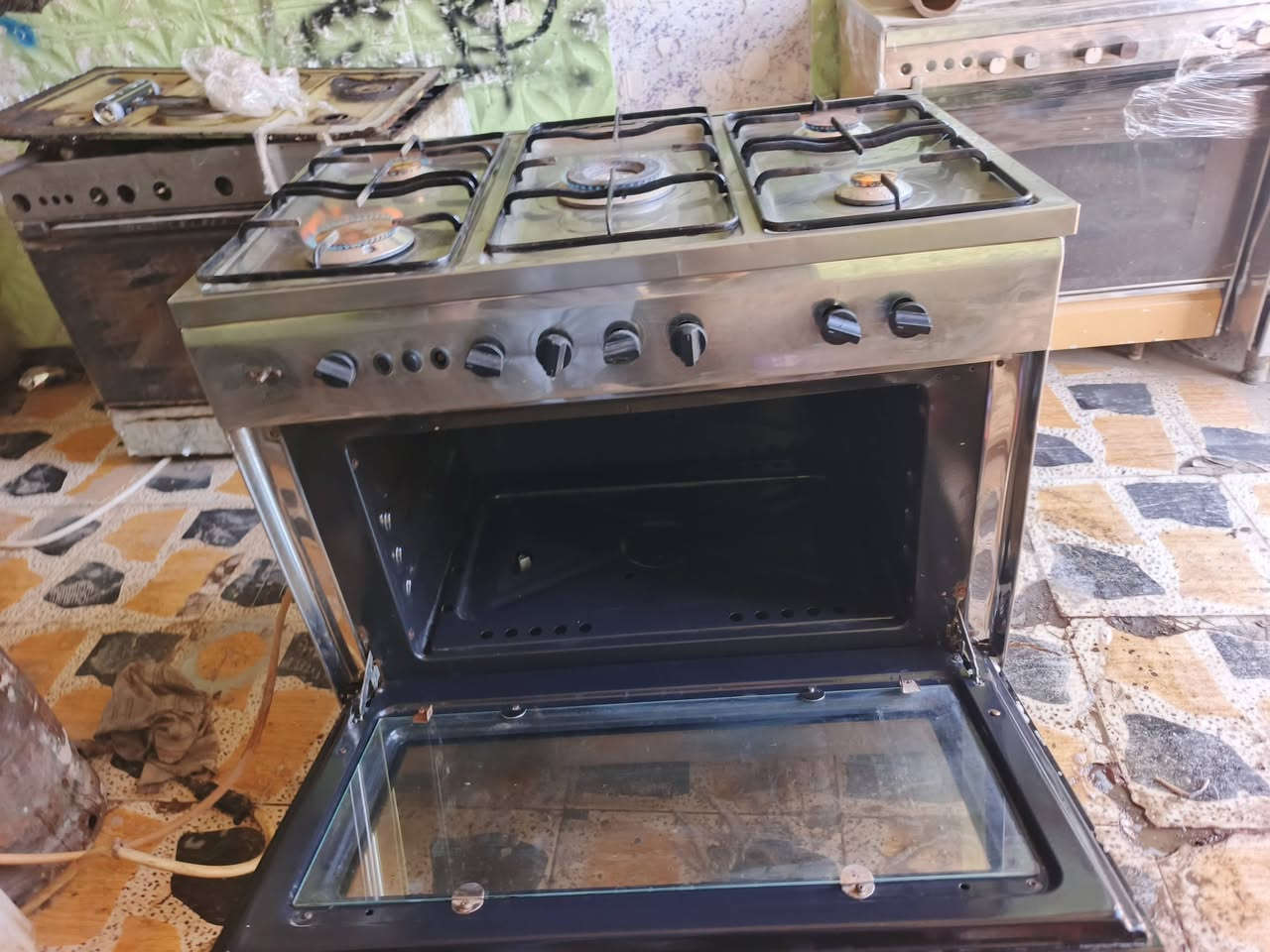 السلام عليكم ورحمة الله وبركاته  فريش مصري مجدد بل كامل شغل ادينه ضمان شهر عل نار
سعر مناسب كلش مكاني ورشة الصادق لتصليح الطباخات حله طهمازيه قرب محطة بانزين الود البابلي ***********
