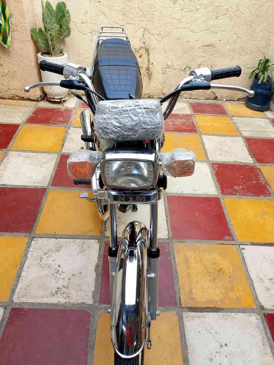 السلام عليكم نامه موديل 26صارله شهر ونص طالعه من الوكيل دراجه مكفوله كفاله عامه مكان حله شارع 80السعر650وبيه مجال والاتصال عله هذه الرقم ***********
