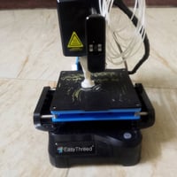 طابعه 3D للبيع نوع easy threed  استعمال قليل ... سبب البيع اشتريت طابع...
