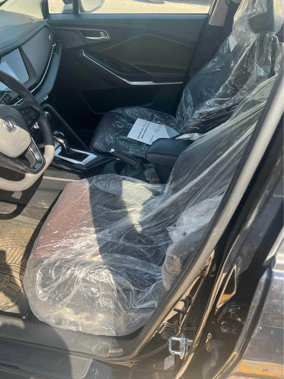 شانجان cs15 موديل ٢٠٢٢ 
كوشن جلد نايلون الشركة بيها
ماشية ١٨ الف كيلو 
مكينه ١.٦ تنفس طبيعي
السيارة صفر شريكة اربيل 
جدا نظيفة ومابيها اي نقص 
فحص وهزة وسنوية كلشي بيها جاهز
بيها مكان صغير pdr بالباب الخلفي موجودة بالصور

السعر ١٠٠ ورقة 
للاتصال واتس *********** أربيل, العراق
