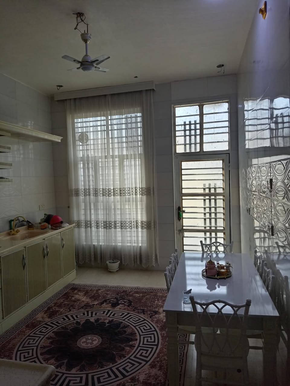 تمام، رتبتلك الإعلان وراح أساعدك بموضوع المزرعة 👇

---
🏠 *دار للبيع - حي الصحة / الحلة*

*المساحة:* 200 متر  
*الواجهة:* 8 متر × النزال: 24 متر  
*التفاصيل:*
- غرفتين
- صالة كبيرة + استقبال كبير
- مطبخ
- مجمع صحيات + 2 مناور

*السعر:* خاص


**إذا كنت صاحب هذا الإعلان وتريد حذفه لأي سبب، رجاءا أرسل رسالة إلى الدعم الفني**