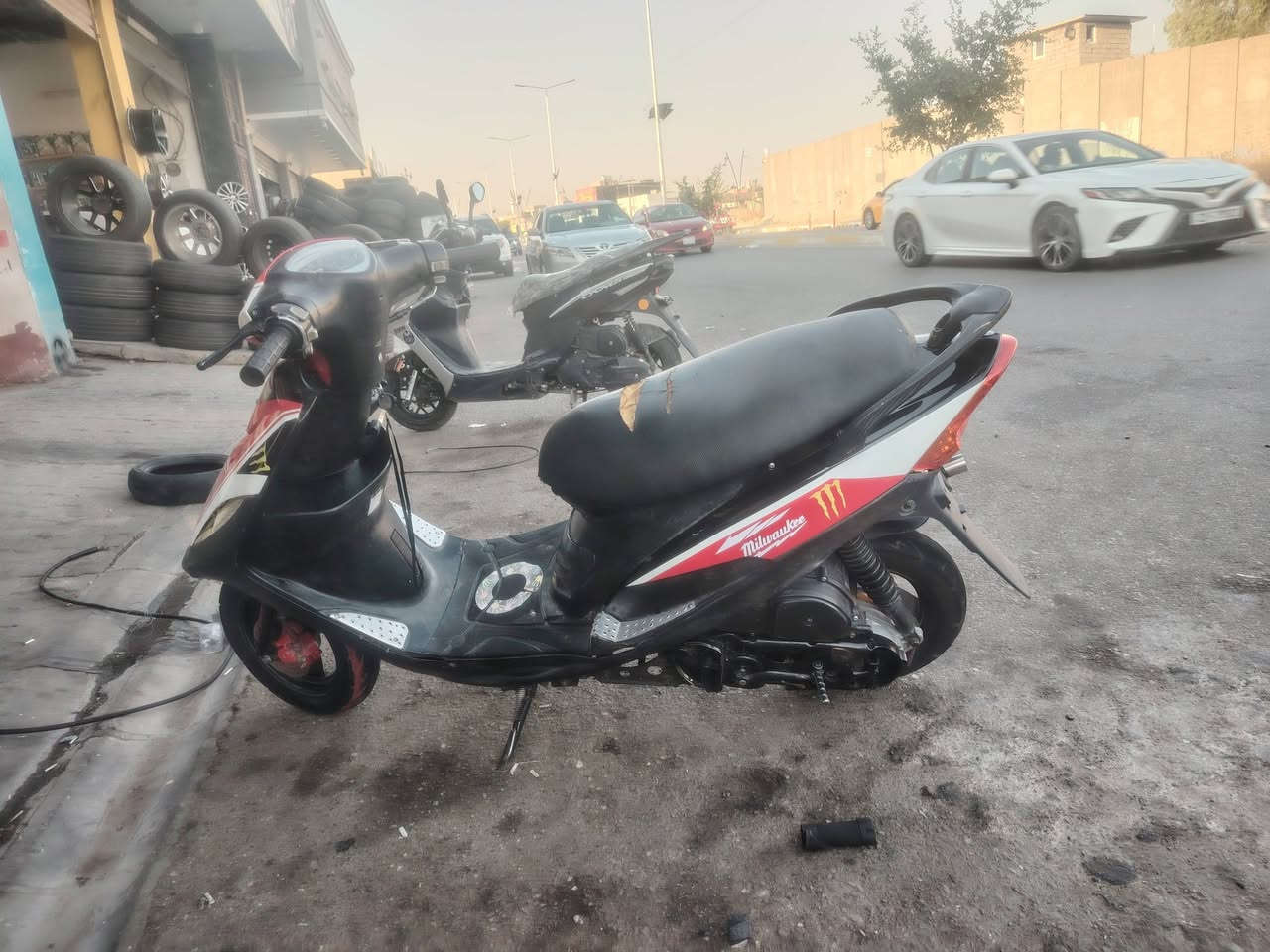 دراجه ماكس ياباني كهربائيات كلشي شغال بس الهورن محترك وبيها نقص العضمه مال البريك الامامي بس الباقي كله شغال سلف هندر السعر ٥٥٠وبيها مجال شي غليل ***********
