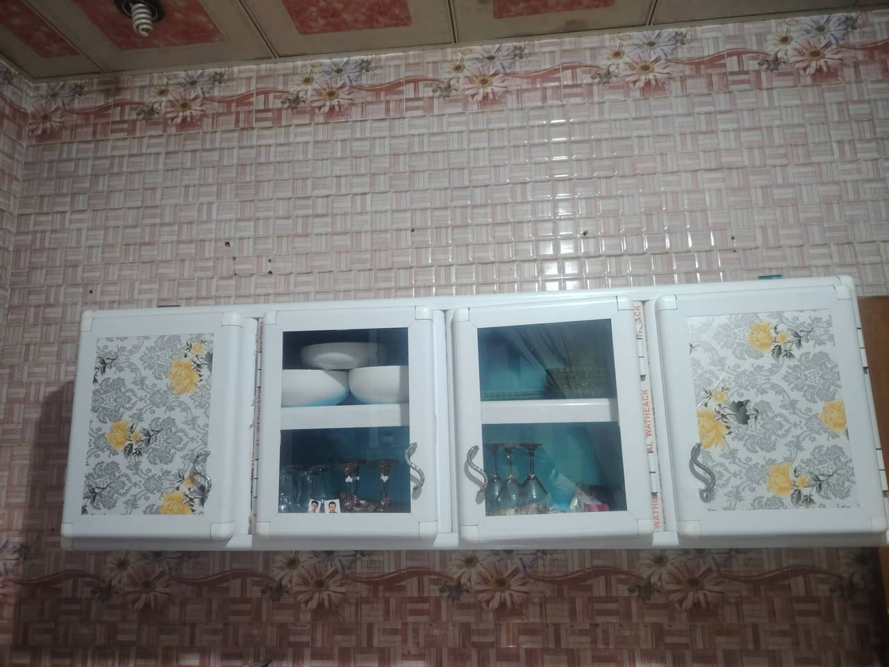 نص تخم تركي 5 نفرات ب100
طباخ مصري شغال ع فحص ب80

كاونتر 4 قطع اخو الجديد نضافته 90/100سعره ب200

وبعد عندي سخان طحان ومبرده حديد برفاب  وقنينه غاز وبنكه سقف وغساله

وفراشات ومداد وبردات كلهن للبيع مكاني نجف حي النداء ***********
