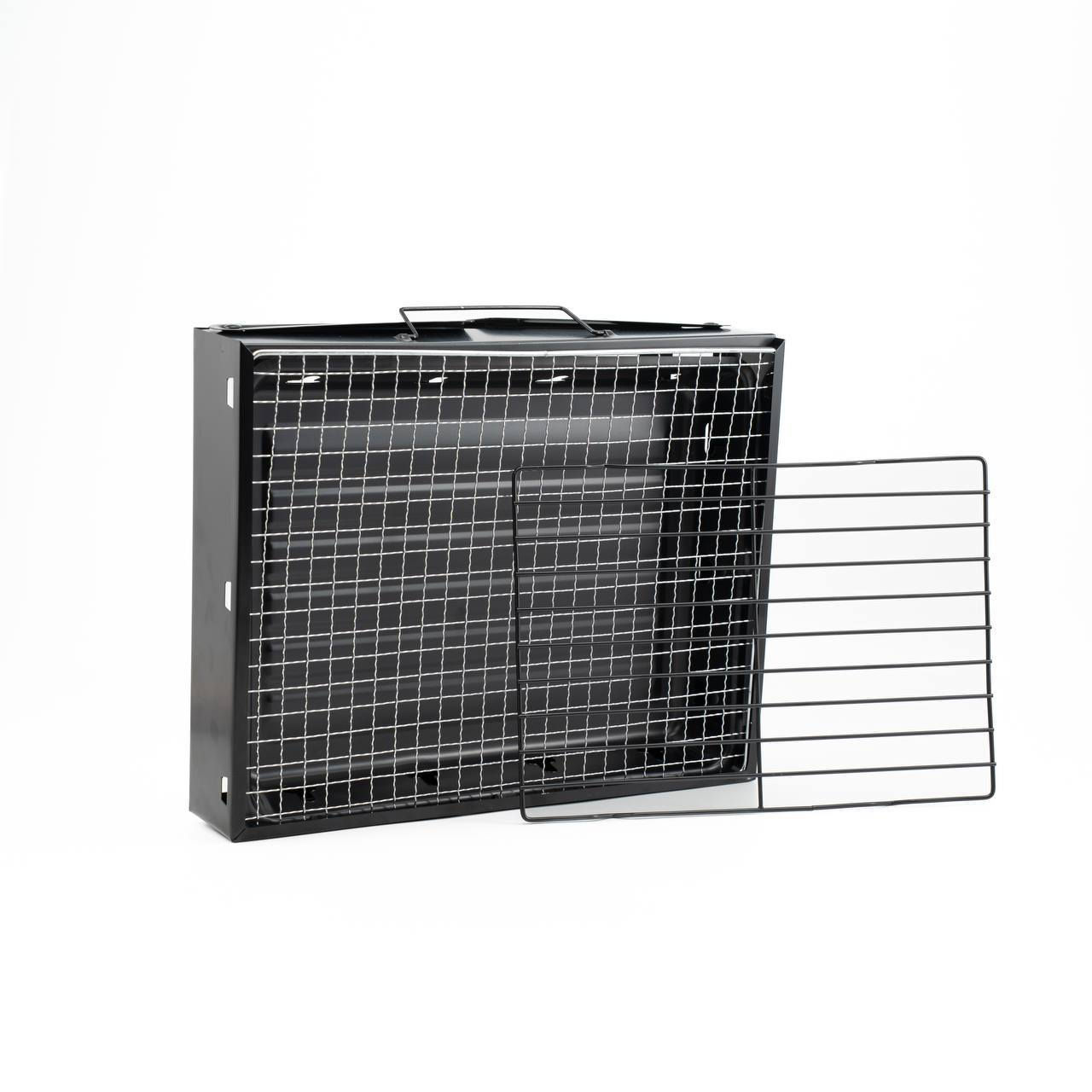 شواية الفحم المحمولة هي أداة شواء صغيرة الحجم وقابلة للطي، مصممة خصيصًا لسهولة النقل والتخزين. هذا النوع من الشوايات مثالي للرحلات الخارجية، التخييم، النزهات، أو حتى للاستخدام في الشرفات والحدائق الصغيرة.  
ميزات ومعلومات إضافية 
قابلية النقل: تتميز بتصميمها خفيف الوزن والأرجل القابلة للطي، مما يجعلها تشبه الحقيبة عند طيها ولا تشغل مساحة كبيرة. 
المواد: عادة ما تكون مصنوعة من الفولاذ المقاوم للصدأ أو المعدن المطلي المقاوم للحرارة العالية والخدوش لضمان المتانة وطول العمر. 
سهولة الاستخدام: لا تتطلب أدوات معقدة للتركيب، ويمكن تجميعها وتفكيكها في ثوانٍ قليلة. 
التهوية: تحتوي على فتحات تهوية لتعزيز تدفق الهواء واحتراق الفحم بشكل فعال. 
التنظيف: أجزاؤها قابلة للفصل والتنظيف بسهولة تحت الماء الجاري. 
الاستخدامات: مناسبة لطهي مجموعة متنوعة من الأطعمة مثل النقانق، البرغر، قطع اللحم، والأسياخ. 
السعر 15,000 توصيل 5 الف لجميع المحافظات


**إذا كنت صاحب هذا الإعلان وتريد حذفه لأي سبب، رجاءا أرسل رسالة إلى الدعم الفني**