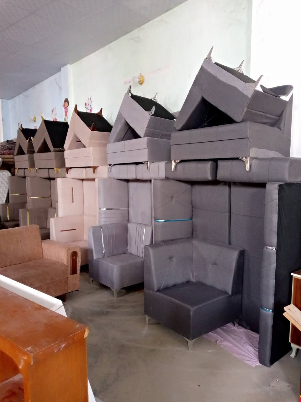 السلام عليكم مزاد حسن جلولاء الحمدلله تم وصول وجبه جديده جميع انواع الاغراض المنزلية انسب الاسعار الموقع مدخل دور الضباط مجاور شيرزاد المضمد اسعار مناسبه جدا جدا اتصل ع الرقم *********** @الجميع
