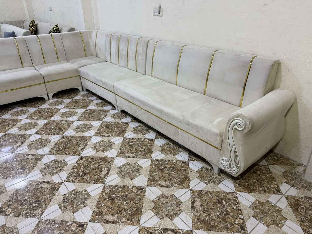 فروشتني خيرا مالي فةقير
سعري مناسب ١٧٠ هةزار
زور باكة بيعةيبة
١٠ نةفةريية
دةسكردة خسوسيية
***********
