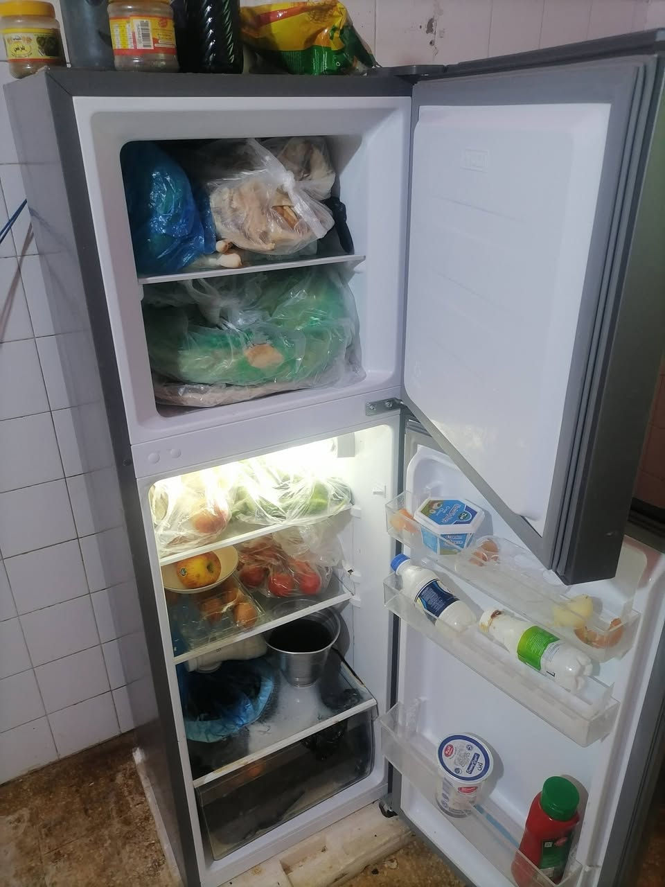 ثلاجه العام اشتريتها سعرها ٣٢٠ طول ١٤٠ سم وعرض ٤٨ سم  ماناقصها شي مكفوله وكاله هايسنز


**إذا كنت صاحب هذا الإعلان وتريد حذفه لأي سبب، رجاءا أرسل رسالة إلى الدعم الفني**