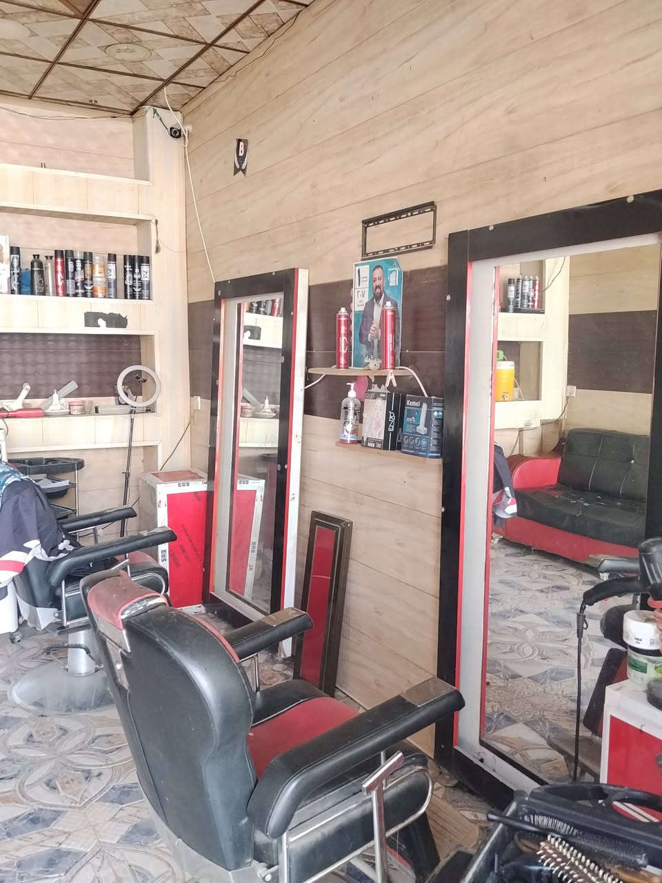 السلام عليكم محل حلاقه للبيع عنوان حله ورديه مقابيل العلوه مخضر ***********
