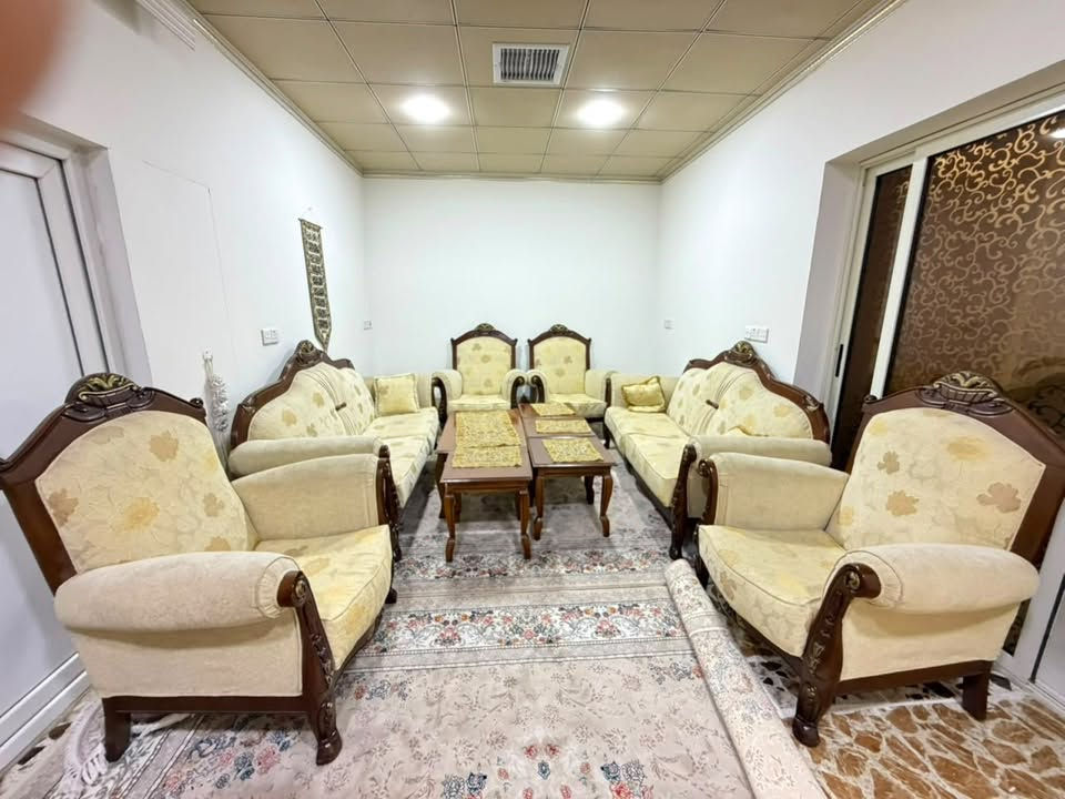 ئەم قەنەفەیە بۆ فرۆشتن
نرخ ٢٥٠
ژم.***********
