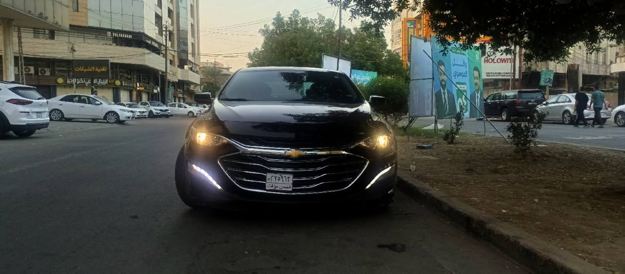 السلام عليكم
ماليبو 2023 جديدة جدا جدا دخول جديد بدون رقم بدون ايرباك
 السيارة باسمي
ماشية 60 الف ميل مشي امريكا
سيارة مابيها نقص دينار متصرف عليها وترايها مال زيرو شرط من طسة ونعومة وتبريد
بجم بلادي شركة 
حادثها مرفق وية الصور 
اني استوردتها واني صلحتها بيدي غراض اصلية نفس اللون جاملغ وصندوق بدون صبغ بدون اي نقص كلشي بيها جديد 

اخوان السيارة دخلت على الكمرك الجديد وعارض ارخص من سعر دخولها والسيارة احلى من الصور بهوايه
وفواتيرها موجوده 

للي ميعرف مواصفاتها 
Lt
محرك 1.5 توربو
تبريد قطعتين
مانع اصطدام
تدفة كشنات 
تحديد مسار 
.. الخ

السعر ١٢٦ بيع او مراوس بسيارة مرقمه
مكان السيارة بغداد / كمب سارة
***********
