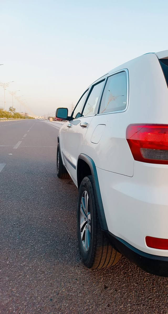 جيب لاريدو 2012 وارد 
رقم سليمانيه 

محرك 6.  بدون ايرباك

مواصفات لاريدو المعرفة

سياره جديده اي نقص ما بيها على ايدي

السونار مرفق ربع باب فقط 

مكان السياره كربلاء

سعر 180$

الي يرغب يتفضل

***********
