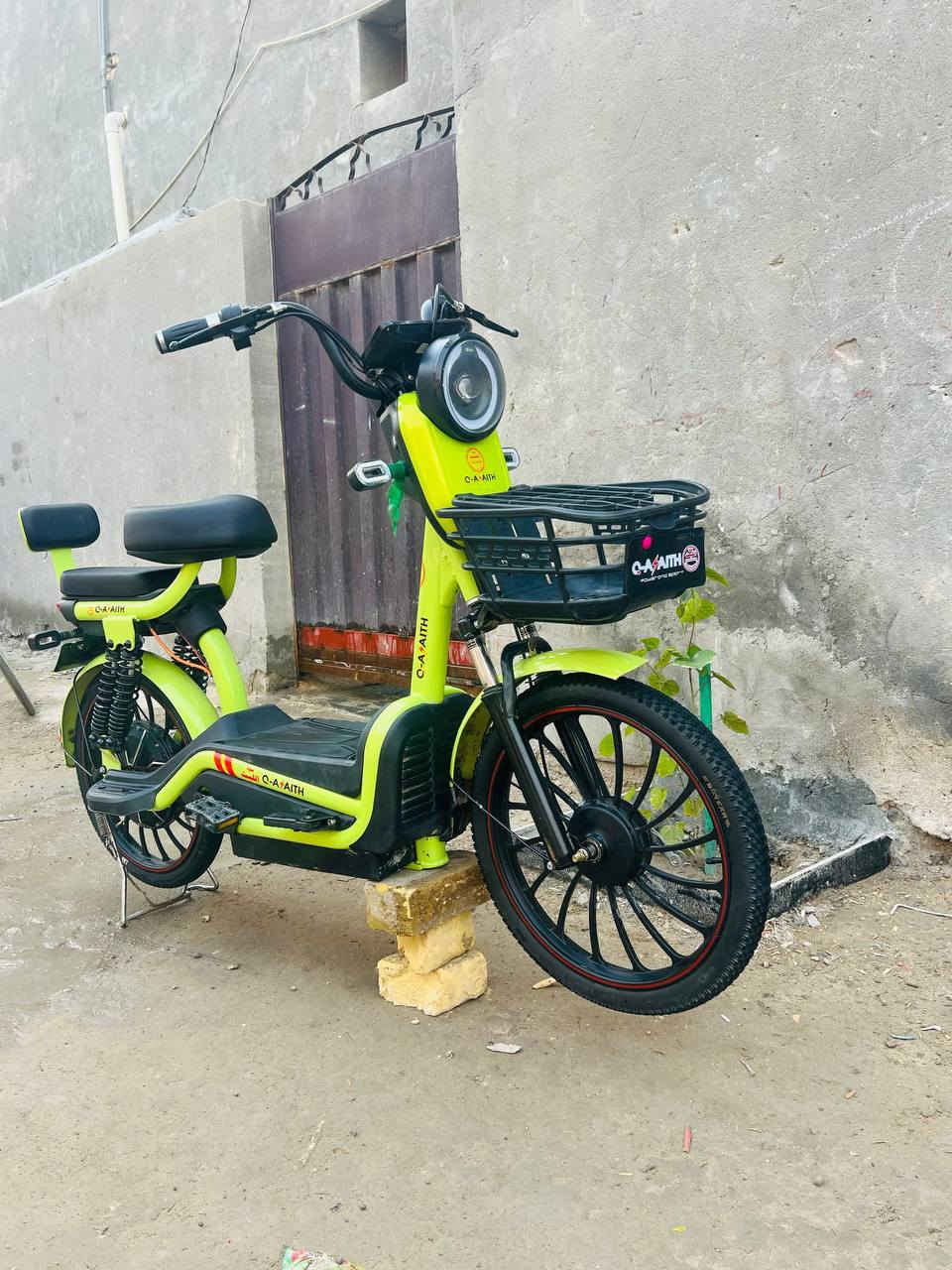 السلام عليكم دراجة كهربائية النوعيه قــــــوة اليــث للبيع

الدراجة نظيفة جدًا  
*
🔐 نظام حماية ضد السرقة

🫶🏻 تشغيل عن بُعد

🔑 مفتاحين + بصمتين+كارت

⚡ لايت زنون عالي /ناصي 

🏍️حجم الملف 1500 حقيقي 

🏁 

🔋 البطاريات  4
(صارلي شهر من مشتري الدراجه)

👌 الدراجة مرتبة ومتعوب عليها

 💯

💰 السعر : 400
🤝 بيه مجال بسيط كلش للشراي

📍مكان حله /بكرلي 📍

📩 للاستفسار: ***********
