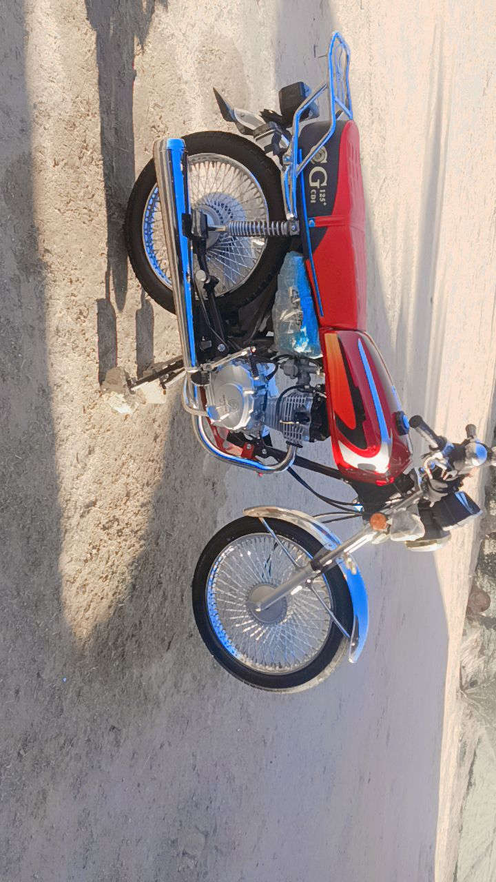 سلام عليكم دراجه البيع مديل2025مكفل من كلشي طالع من الوكيل بشهر12نضيف حيل مكاني بابل وشراي يتصل***********🌹🌹
