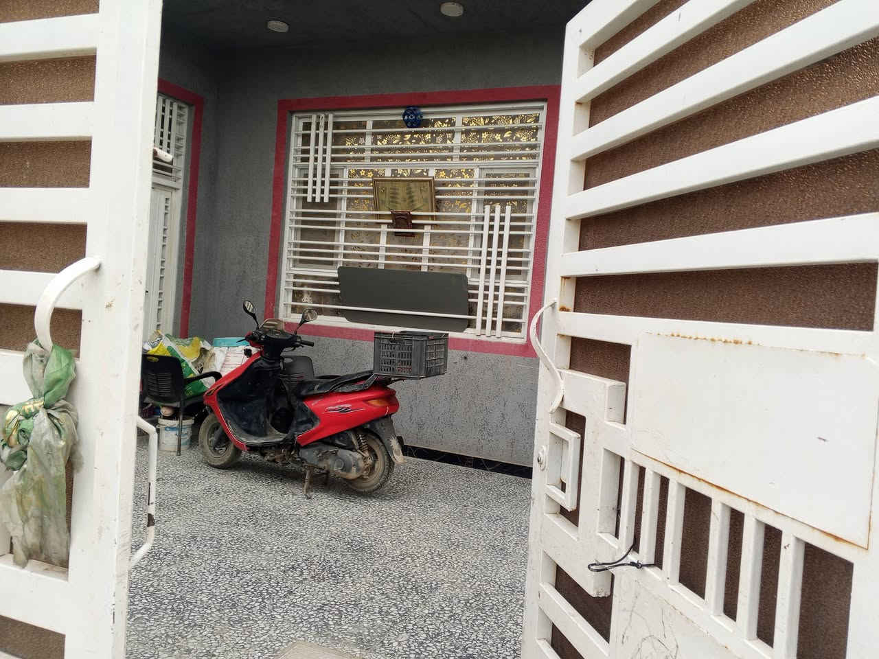 سلام عليكم بيت مساحة ٢٠٠م سند ٢٥طابو زراعي قرب شارع ١٠٠ يبعد عن شارع ٨٠متر عن شارع بيت درجة اولى عددالغرف ٦بناء حديث الاستفسار على هذا رقم ***********
