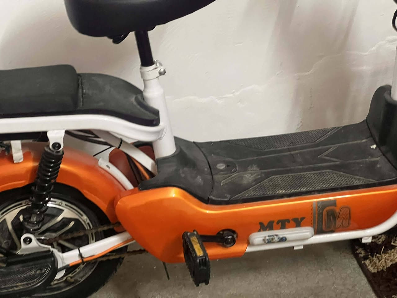 السلام عليكم ماطور شحن للبيع ماشي شهر واحد ماطور نضيف اذا اكو مراوس السعر350 وبي مجال قليل المكان كركوك العمل الشعبي *********** بصمه يشتغل
