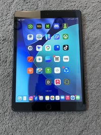 ايباد 9 • نظافته ٩٥% • تاچ ايدي معطّل