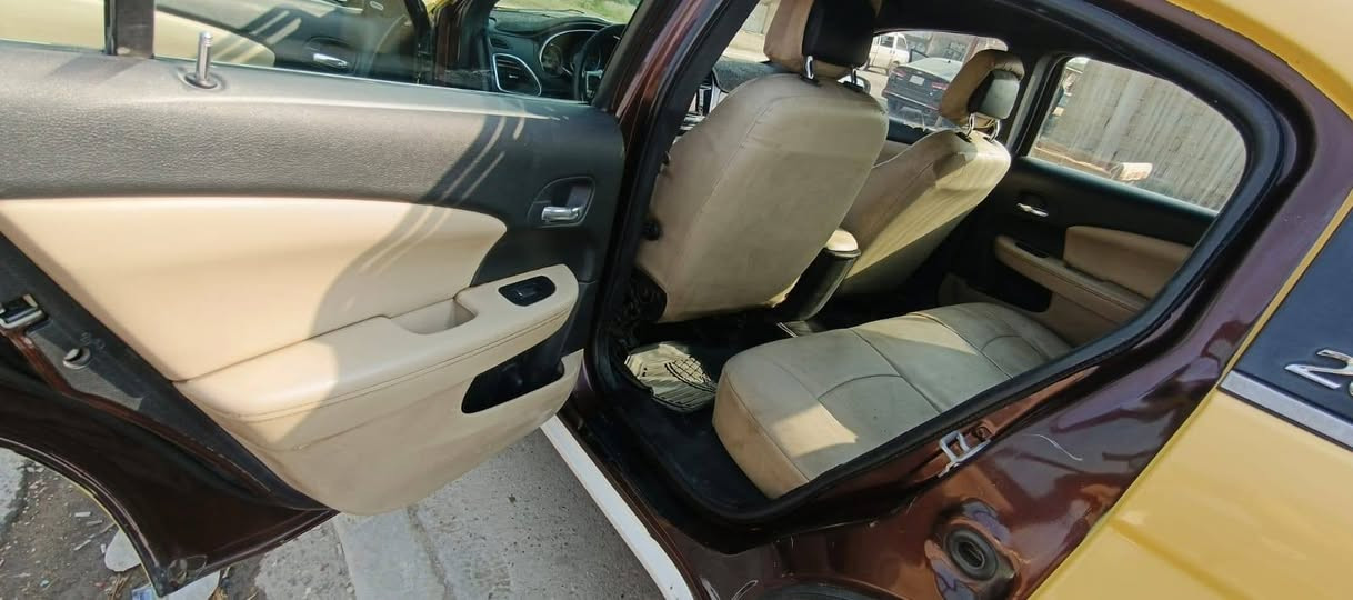 سلام عليكم سي ٢٠٠/ ٢٠١٣/ ٦ سلندر سيارة بس بيها  رخاوة  بل مكينة ابيع كايمة تجي وتشوف بعينك حادثه جاملغ أيمن بدون ايرباك عارضهة60 وبيهة مجال حك الجية  مصفرة هيئة وغرامات رقم انكليزي الجديد مضافلهة منضومة غاز خزان الاصلي 80+خزان غاز احتياطي 40 لتر مجاز رسمي من مصفى الدورة مكان السيارة بغداد العامرية وهاذ رقمي ***********
