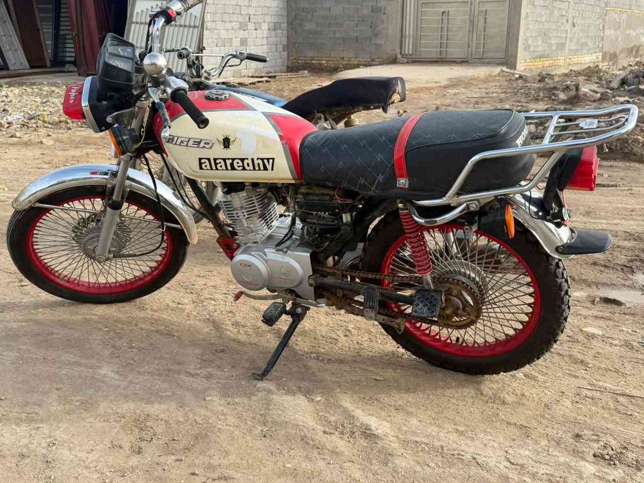 دراجه تايكر 21 اوراق اصولي كفاله من كلشي 
مكينه صافيه برقي مامفتوح بيه 650 قفله


**إذا كنت صاحب هذا الإعلان وتريد حذفه لأي سبب، رجاءا أرسل رسالة إلى الدعم الفني**