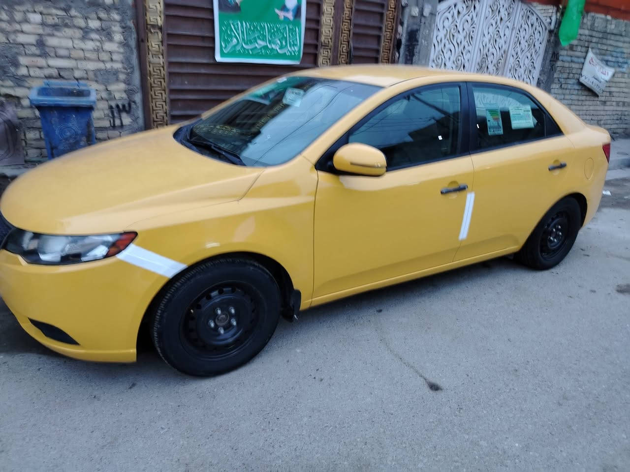 السلام عليكم فورتي موديل ١٣ وارد أمريكي السيارة كلين حادثة طخه جاملق خلفي بدون دواخل شواصي ولغود وضع شركه بجم كبس  ليبل واحد السيارة جاهزة كير محرك تبريد تخم تاير باتري جديد صدر خير من الله محرك ٢٠٠٠دوش محرك وكير مكفولات مامفتوحات على وضع الشركه السيارة مامتعوبة مصفره هيئه وغرامات رقم انكليزي سنويه مجددهه
السعر ٩٢
*********** 
العنوان بغداد البلديات
