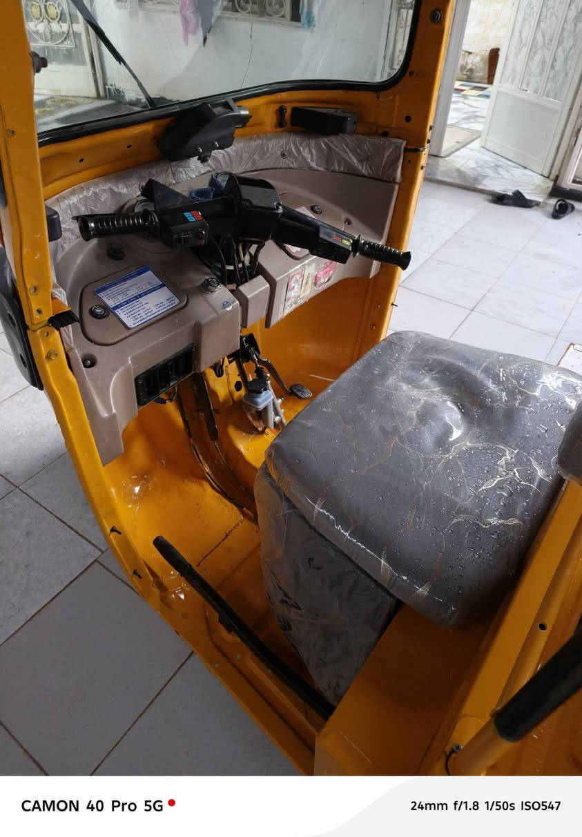 السلام عليكم تكتك للبيع مديل ٢٠ كالعه بل واحد و٢١ تكتك معمره تعمير كامل برغي نغص مابيها رقم وسنويه مداور ثاني يوم بيها ضربه بصف البكلايت مصبوغه جماليه معمره تعمير حلو السعر ٦ و٢٠ وبيها مجال ***********
