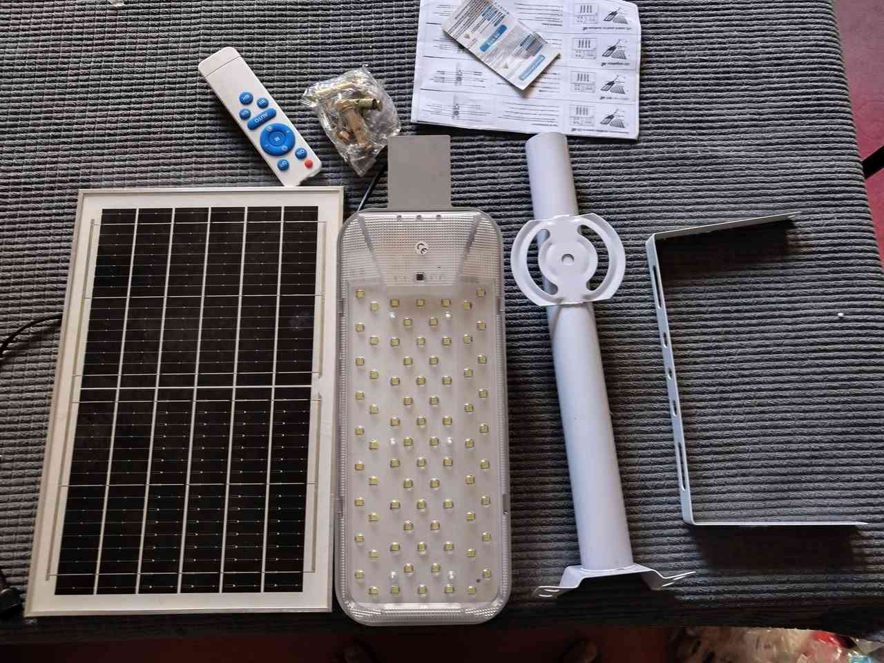 هذا الجهاز هو كشاف شوارع يعمل بالطاقة الشمسية (Solar Street Light) مع لوح شمسي منفصل  ***********
