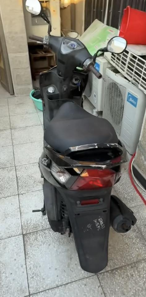 دراجه للبيع  كفراتها مكسره و المكينه تدخن السعر 450العنوان بغداد السيديه  رقمي ‭٠٧٨٦ ٩٩٧ ٥٦٧١‬ الدراجه قويه حيل مال كراب
