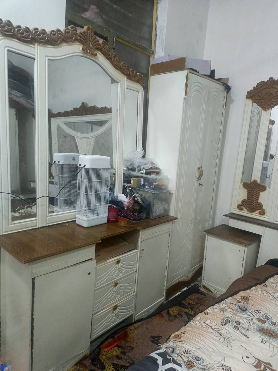 غرفة نوم للبيع سعرها 450 عنوان بغداد سبع قصور ***********
