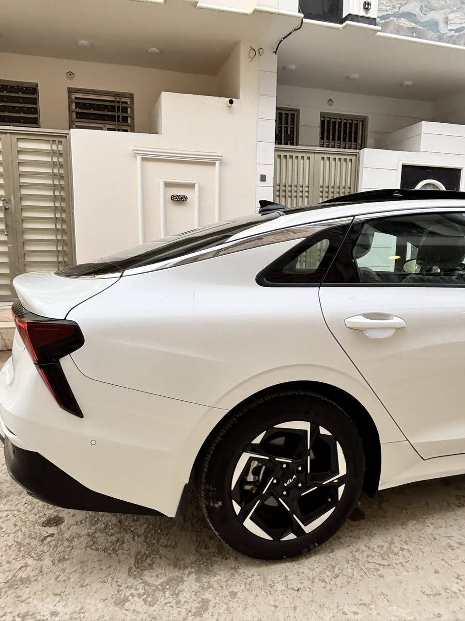 كيا K5 خليجي 2024 شركة NIM ضمان (5) سنوات 
عنوان:.كربلاء 
محرك:.2500
رقم صاحب سيارة:.***********
السعر 225
فول فول مواصفات 1/1
بانوراما 
بصمة
خمس كاميرات دوارة 
شغال (تشغيل عن بعد)
شاشة حجم كبير 
شاشة الكترونية 
كشن جلد 
كشنين كهرباء (سائق و سكن)
كشن خزن 
كشن تتفية و تبريد (حار و بارد)
داخل مشمشي 
مري شفط 
ويل كروم
ليد أمامي و خلفي 
حساس أمامي و خلفي 
تبريد قطعتين 
صندوك شفط 
درايف مود 
تحكم و تعديل سرعة
اتو هولد 
وبعدبيه هواي مواصفات
بيه فقط شبر بارد بجاملغ 

تحويل وكالة نفس اليوم 
رقم و سنوية جديد 
رقم اربيل دولي
