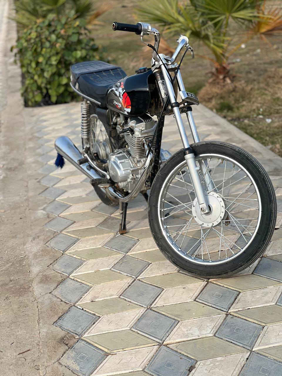 سلام عليكم شباب دراجه اله بيع سعر خاص ***********
