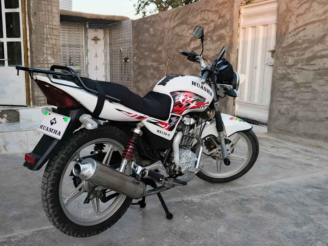 السلام عليكم للبيع هيوشه 2017 حيل نضيف سعره 575 وبي مجال قليل *********** حديثه
