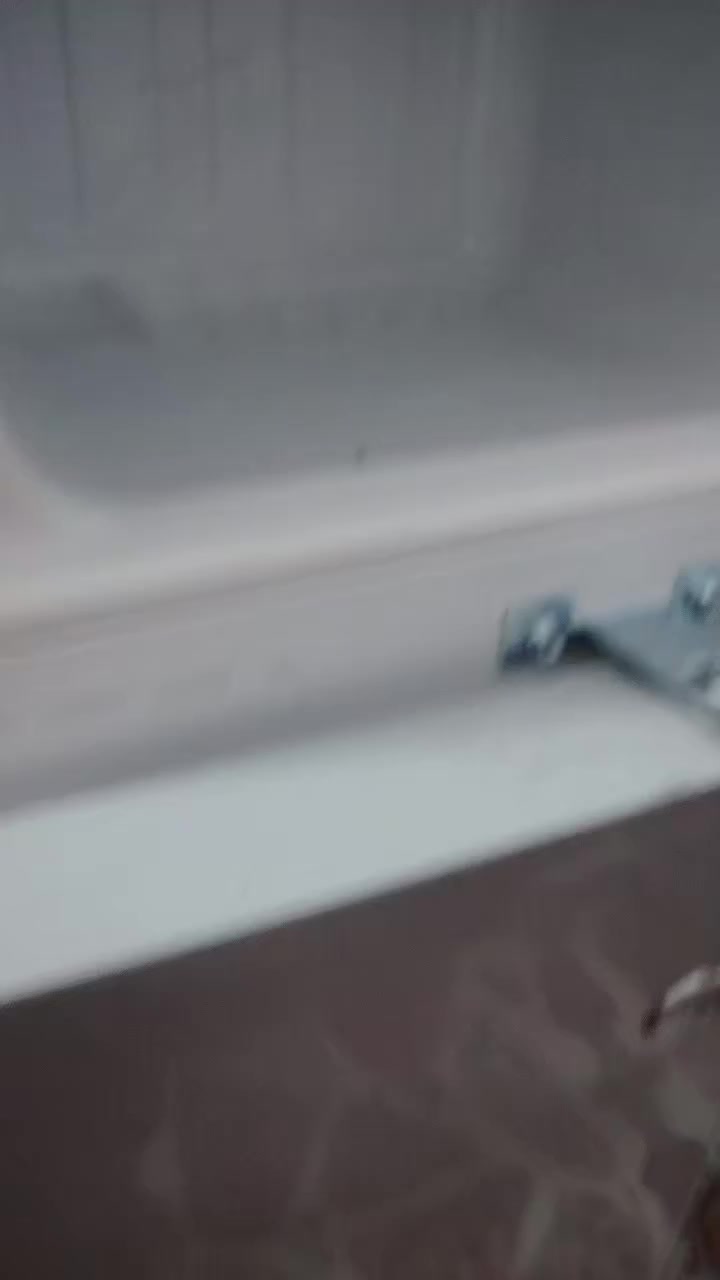 ثلاجه صغيره تبريد ثلج مستعمله اسبوع  للبيع او مراوس بثلاجه جبيره عنوان الاورفلي ***********
