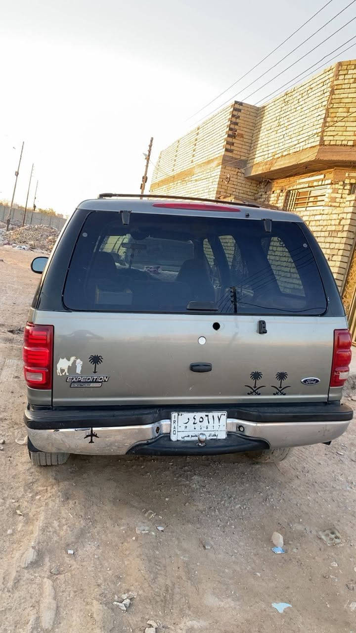 السلام عليكم سياره فورد امريكي موديل  1999كير ومكينه مكفوله من الصبغ مكفوله من الكص مكفوله ماعده بارد بصفحة اليمنه بيع او مراوس
السعر 48 $ بيهه مجال
***********
