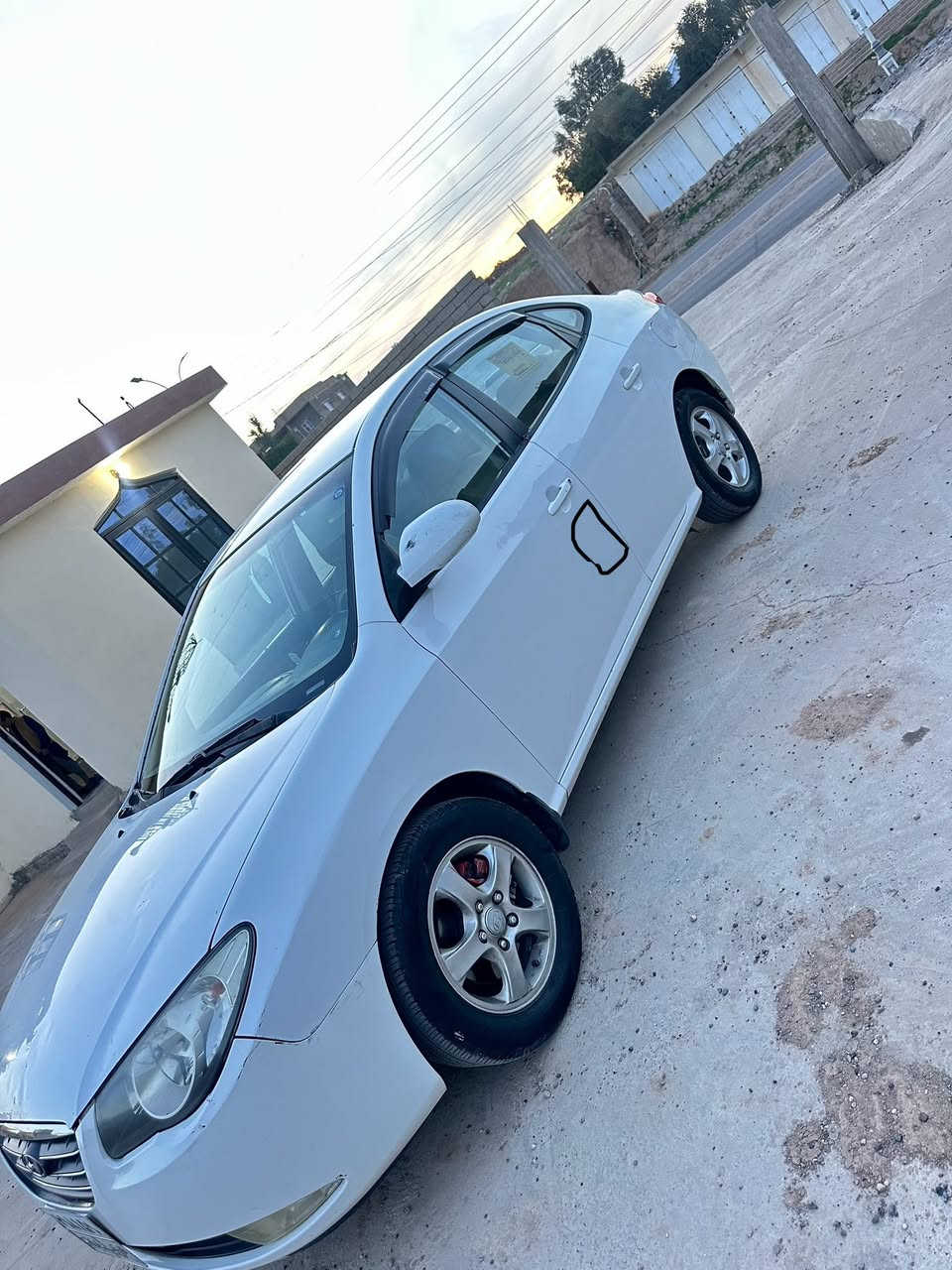 سلام عليكم ورحمة الله انترا 2010 رقم سليمانية مكفولة كفالة عامة من الصبغ فقط تبديل قبق صندوق بدون واخل شرط  وبيها بارد مأشر عليه بل صور  السيارة  نضيفة محرك يبخر شرط التحويل السعر 110 للتواصل ***********
