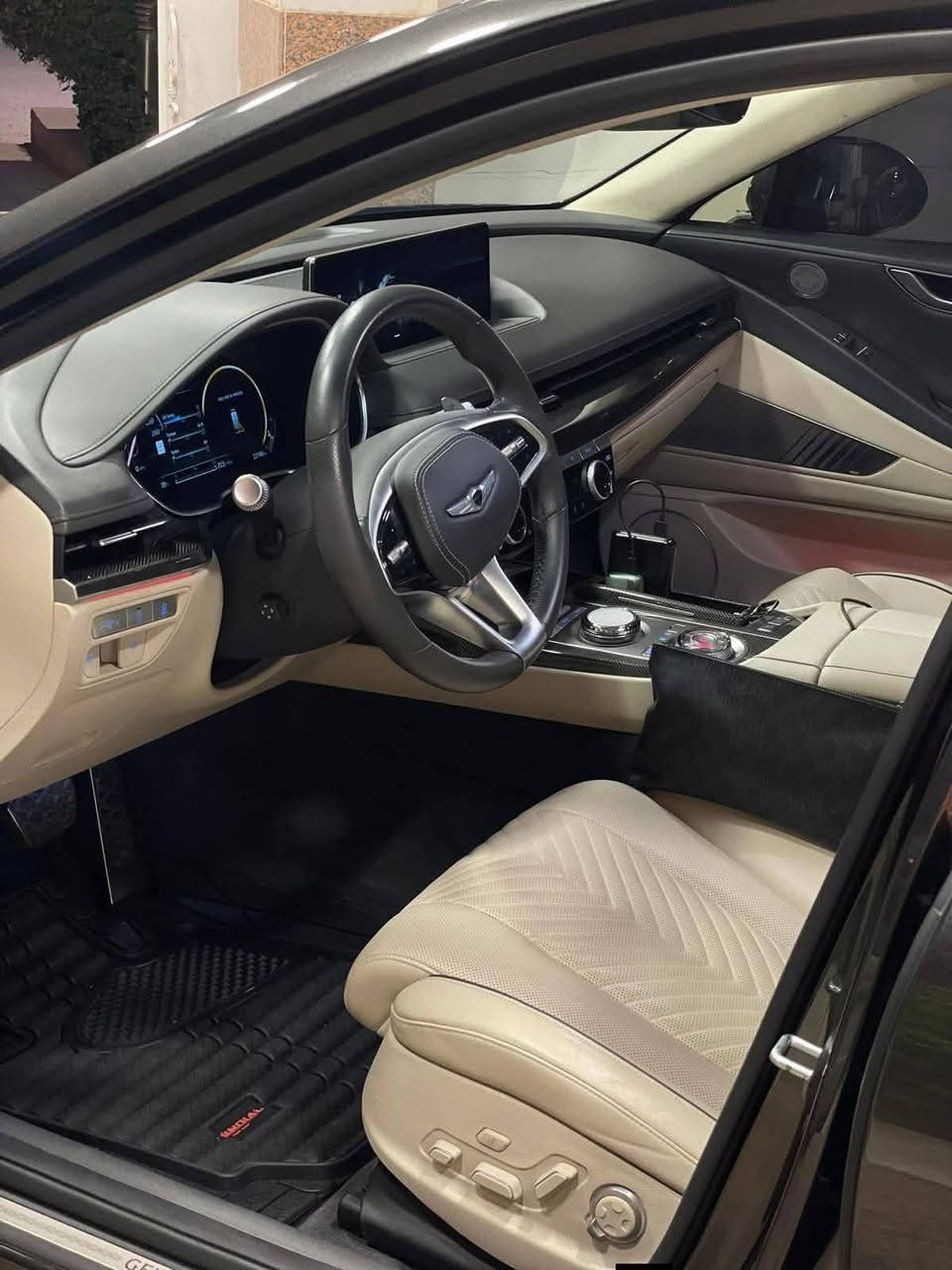 الوحش G80 Sport prestige 
بيع او مراوس  موديل 2024 
3.5 V6 Town Turbo 
فول مواصفات شاشة دجتل/ داتا شو / سقف كنتارا/ كشن مساج/5 كامرات 
حادثه جاملغ وبنيد مبدلات نفس لون بدون اي صبغ بدون لغد بدون شاصي
وبيه جاملغ خلفي بارد موضح بالصور 
ماشيه 20 الف  mi 

***********
***********
