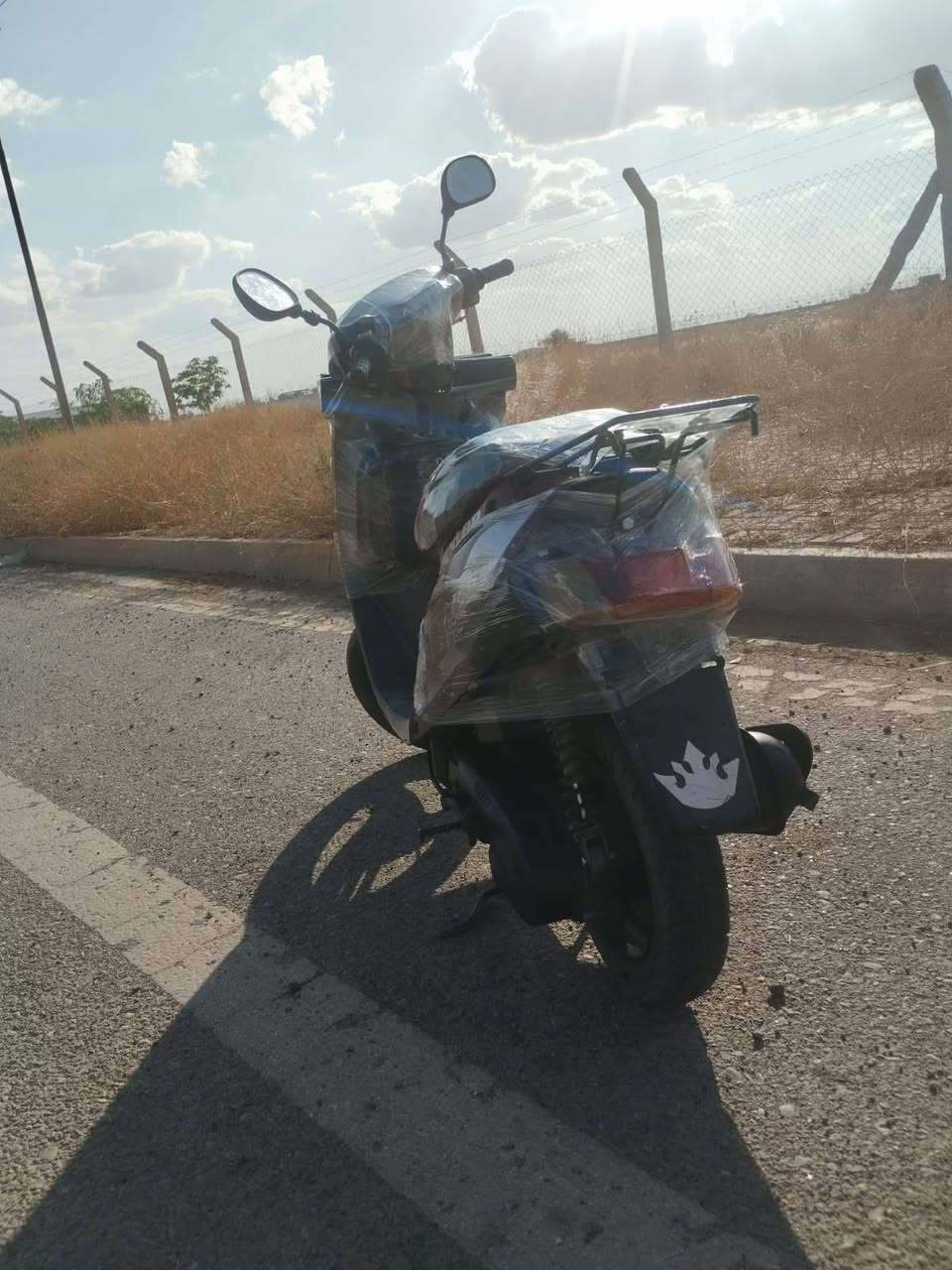 ماطور للبيع ياماها كهربائية كله شغال لايت زينون اشاير بك لايت صوت اكسل مابي شاصي بل شرط *********** سعر 220 وبي مجال
