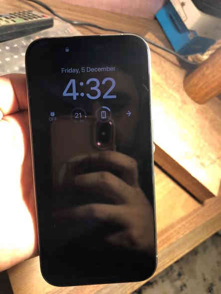 السلام عليكم .. ايفون 15 برو ، لون تيتانيوم ، الجهاز نظيف جداً ومكفول وماداخل تصليح نهائيًا ولا مفتوح ولا بي اي شي ولا اي ضرر .. الجهاز مكفول حتى من الزلغ او الشخط .. نظيف جداً وبحالة الجديد .. بطارية ٨٩ .. ضمان ماستر .. نموذج M .. مع الكارتونة .. ولزگة برايڤت اصلية مع عدة كڤرات ..

السعر ٩٥٠ الف وبي مجال 
مكاني بغداد حي العدل
للاستفسار عالرقم *********** ومتوفر واتساب او هاتف
