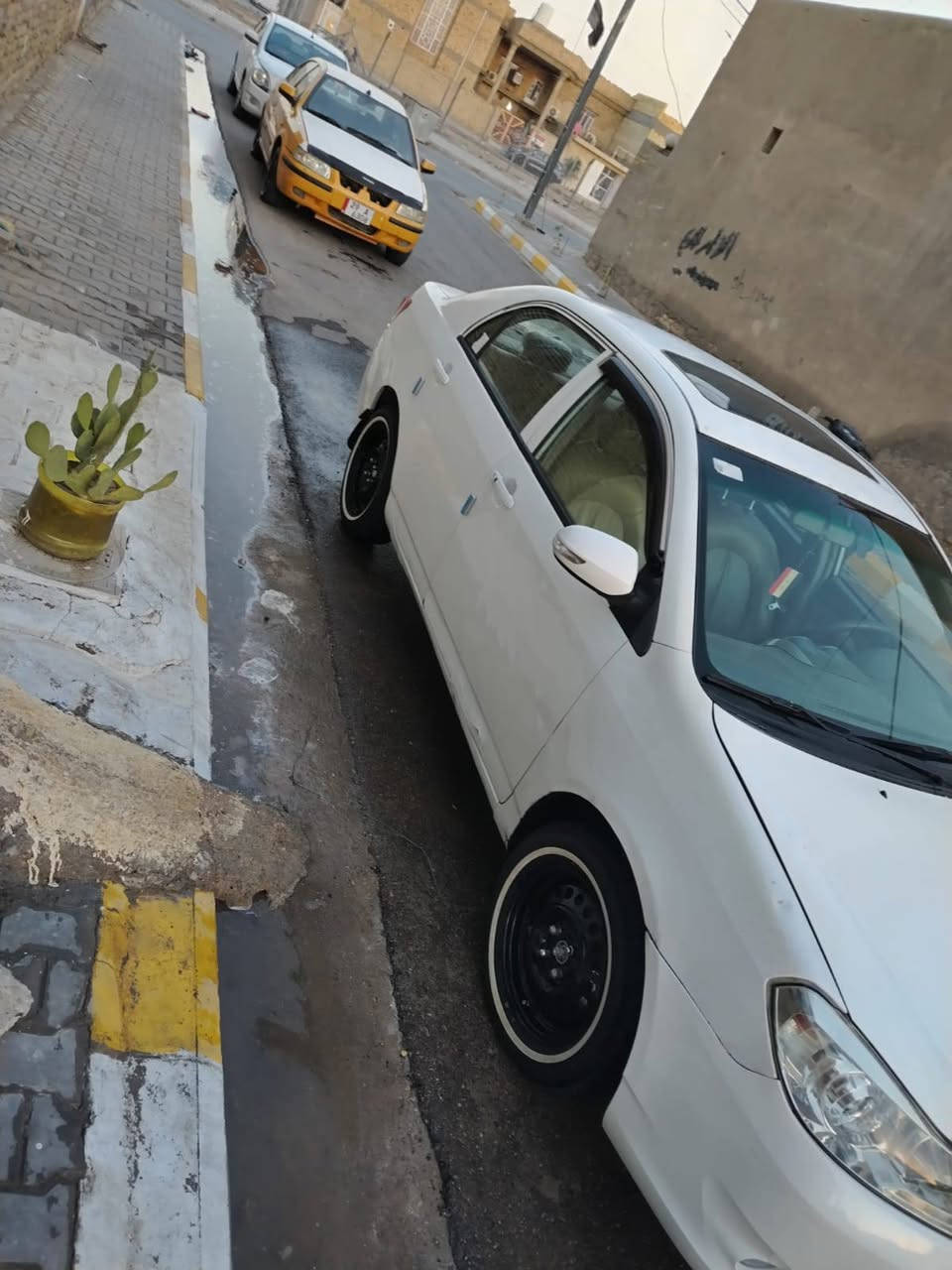 بيوايدي الفين13جي3 فول فول موصفات فتحه وشاشه سياراه حلوه ونصبته تخبل بس بيه تنقيص بلدهن لا تبخير ولا دخان بس تنقص دهن بيه4 تايرات بلجيس قبل شهر شادهن  ويل اسود بلجيس سياره خير من الله مال جناي سياره رقمه ميسان ورقم مميز حلوه سياره مكانه واسط الكوت المركز ابو التحويل من الكوت هم الرجال يريد يحول والسعر50 وبيه مجال لشراي اي استفسار انتصل على رقمي***********
