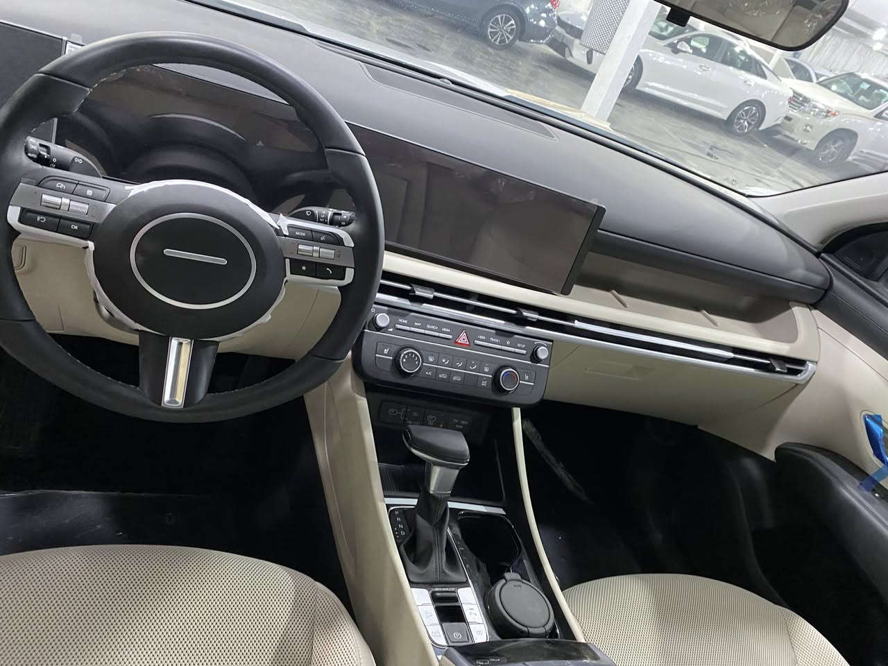 السلام عليكم 

توسان 2025 زيرو مرقم بغداد لوحة وسنويه

الموصفات قماره ابيض 
كشنات تبريد كراسي 2 كهرباء 
باب كهرباء ويل 19 حساس 
السعر 35/200 
عراقي مرقم وجاهز 

توسان 2025 تو كلار قماره اسود 
كراسي كهرباء حساس باب كهرباء 
السعر 35/400 عراقي 
مرقم بغداد لوحة وسنوية 

توسان 2025 توكلار قماره اسود 
كشنات تبريد ويل 19 باب كهرباء 
كراسي 2 كهرباء 
السعر 35/900 عراقي 
مرقم بغداد لوحة وسنوية 

السيارات ضمان 5 سنوات 
60 الف كيلو 

اتصال 

***********
